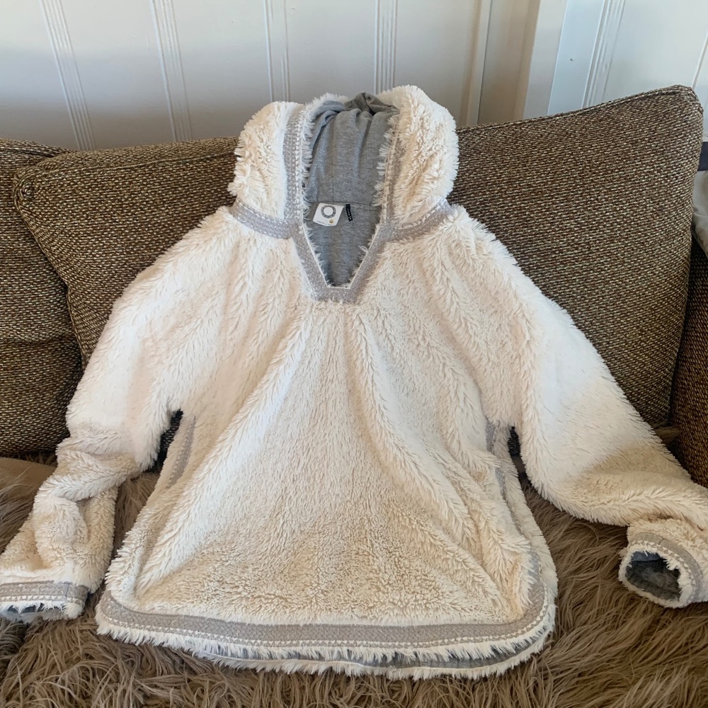 Cozy, hooded pullover